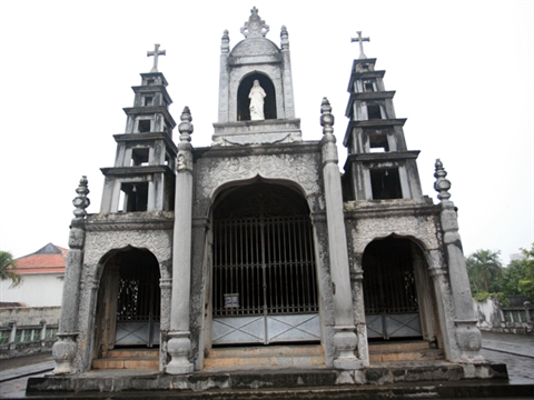 Phat Diem stone cathedral’s impressively attractive architecture